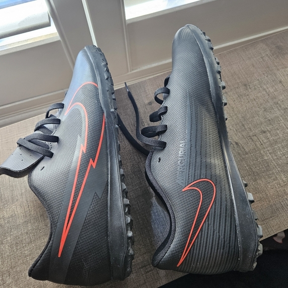 Nike Black Soccer Cleats NEW size 7. Boys Sports - Picture 5 of 11